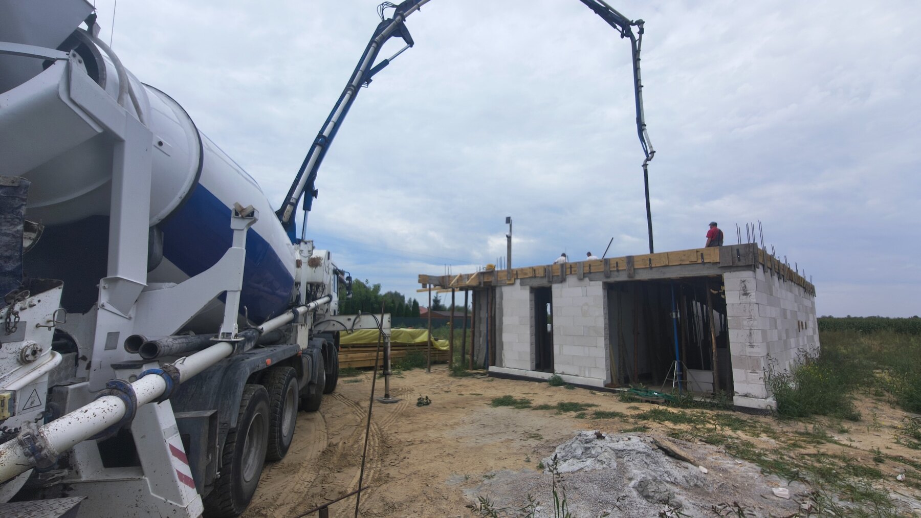Betonowanie stropu nad parterem Domu Kujawskiego nr 001